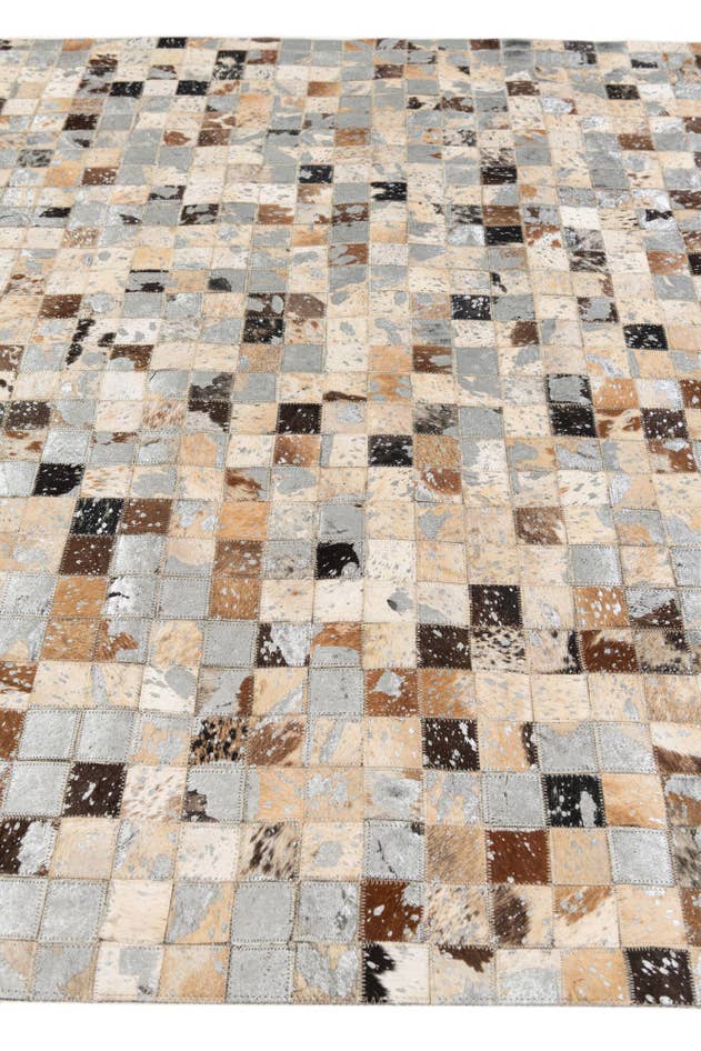 Detail image of 5' x 7' 3 Cowhide Stocks Rug