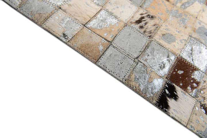 5' x 7' 3 Cowhide Stocks Rug