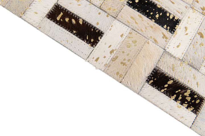 5' 2 x 8' Cowhide Stocks Rug