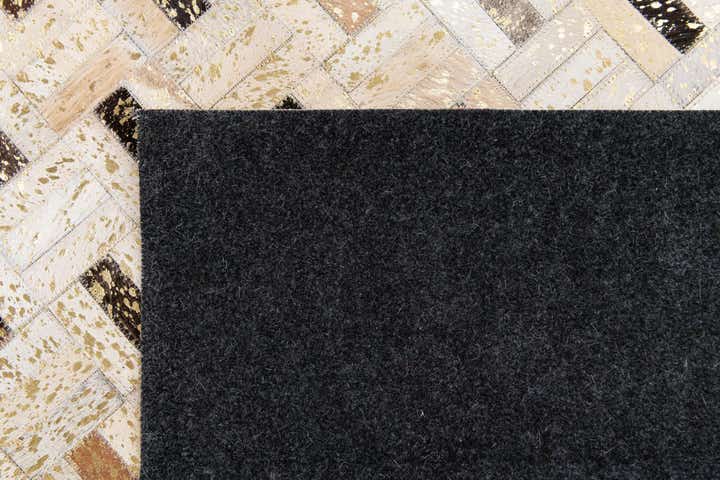 5' 2 x 8' Cowhide Stocks Rug