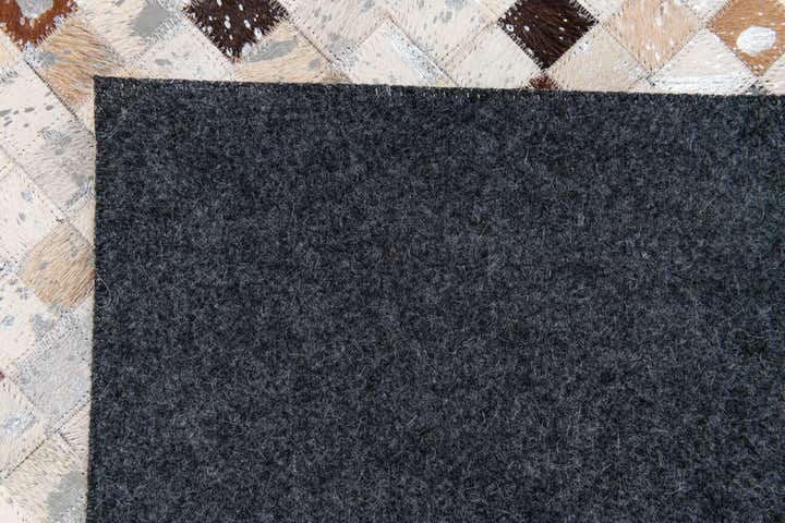 5' 1 x 8' Cowhide Stocks Rug