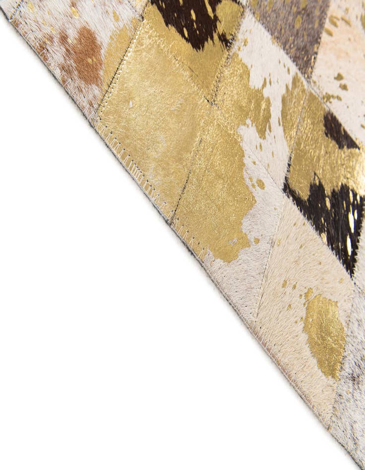 Detail image of 5' x 7' 11 Cowhide Stocks Rug