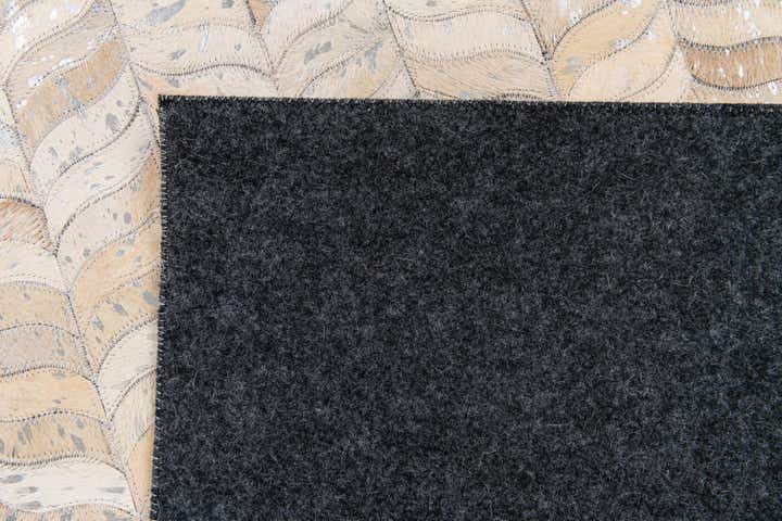 5' x 8' Cowhide Stocks Rug