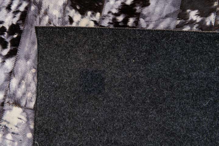 5' 1 x 8' Cowhide Stocks Rug