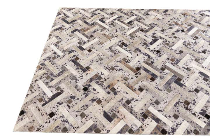 5' x 8' Cowhide Stocks Rug