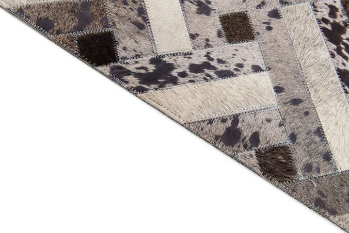 5' x 8' Cowhide Stocks Rug