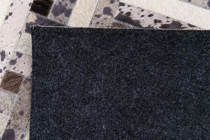 5' x 8' Cowhide Stocks Rug
