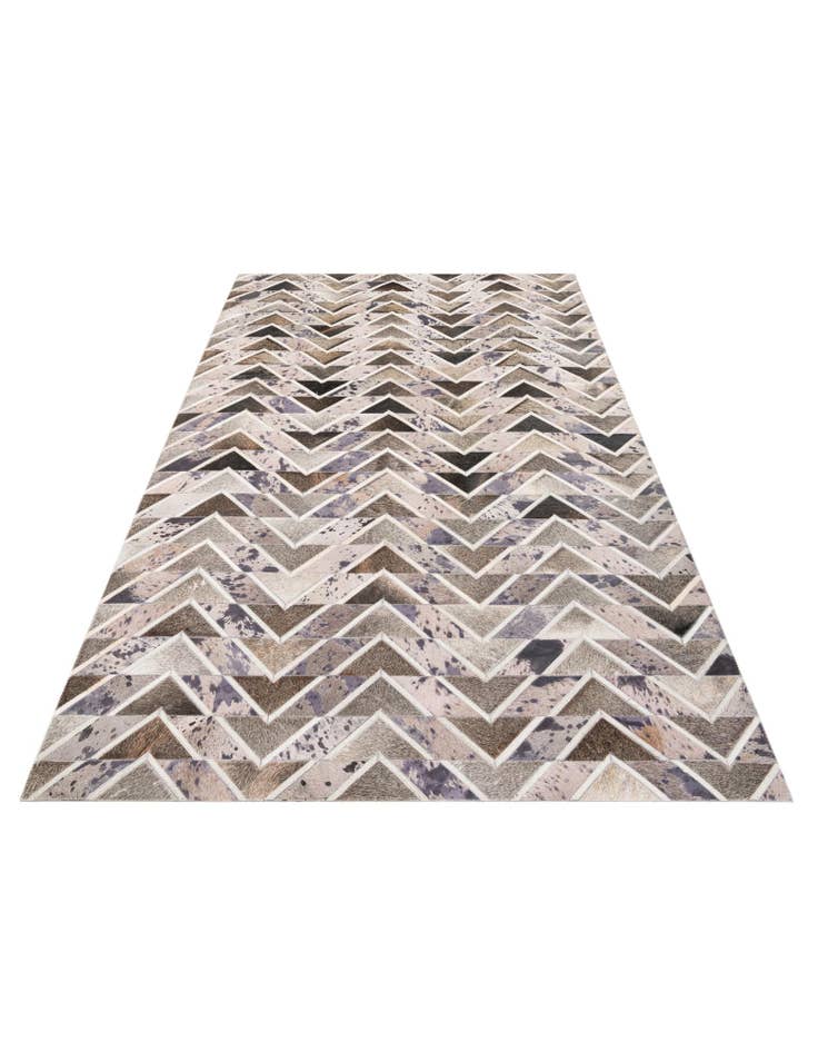 Detail image of 5' x 7' 10 Cowhide Stocks Rug