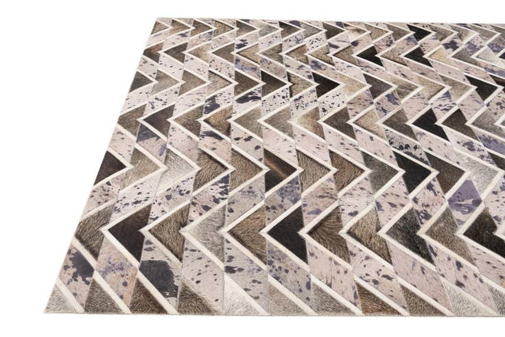 Detail image of 5' x 7' 10 Cowhide Stocks Rug