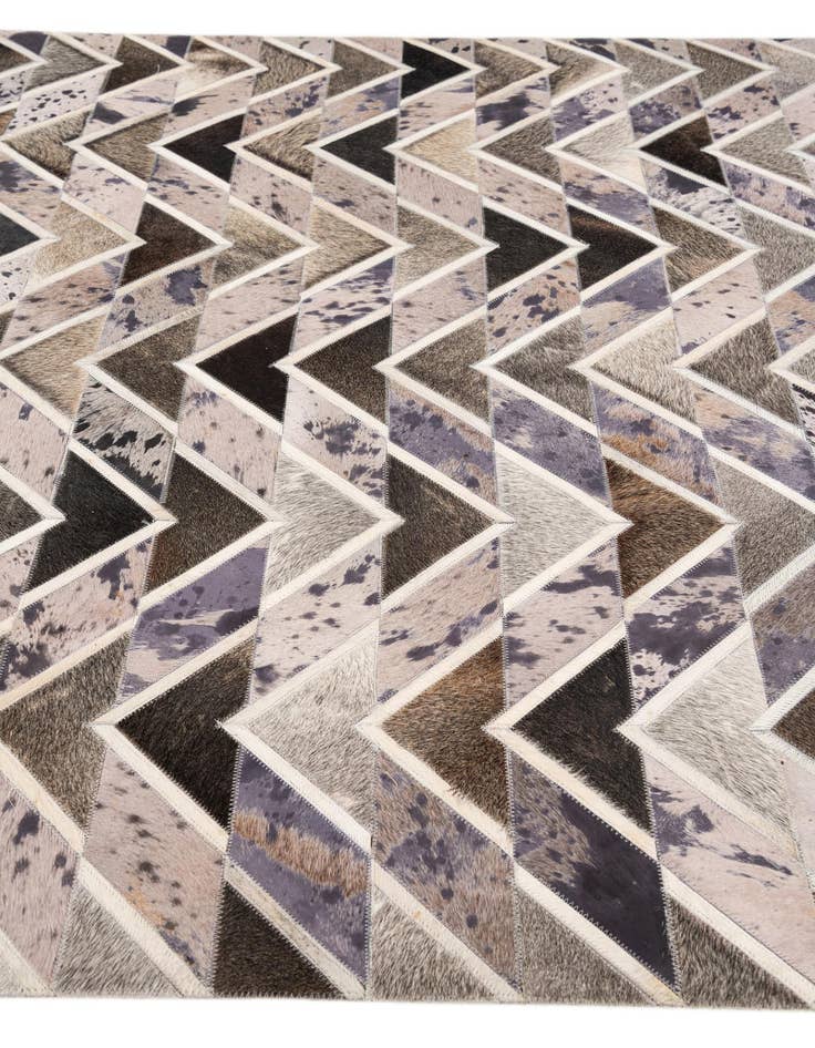 Detail image of 5' x 7' 10 Cowhide Stocks Rug