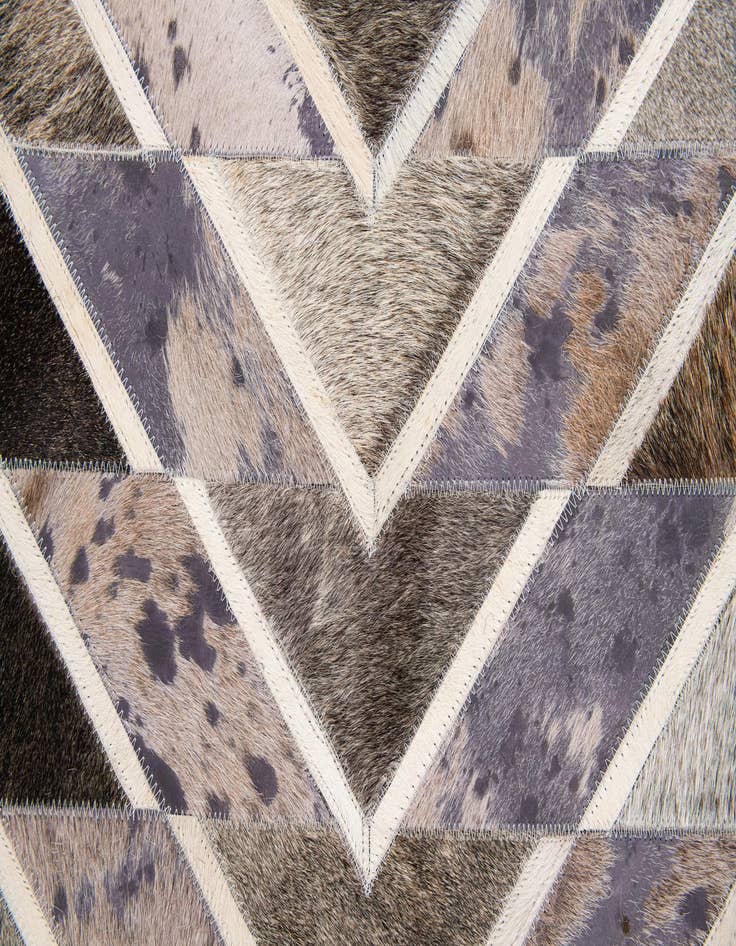 Detail image of 5' x 7' 10 Cowhide Stocks Rug