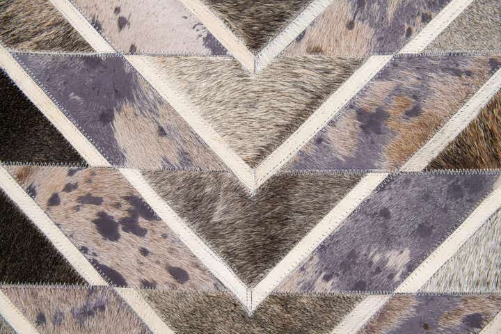 5' x 7' 10 Cowhide Stocks Rug