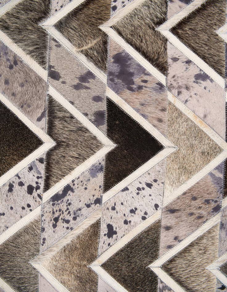 Detail image of 5' x 7' 10 Cowhide Stocks Rug
