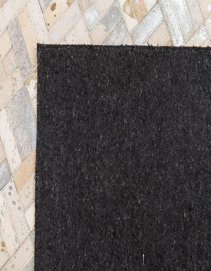 Detail image of 5' x 7' 10 Cowhide Stocks Rug