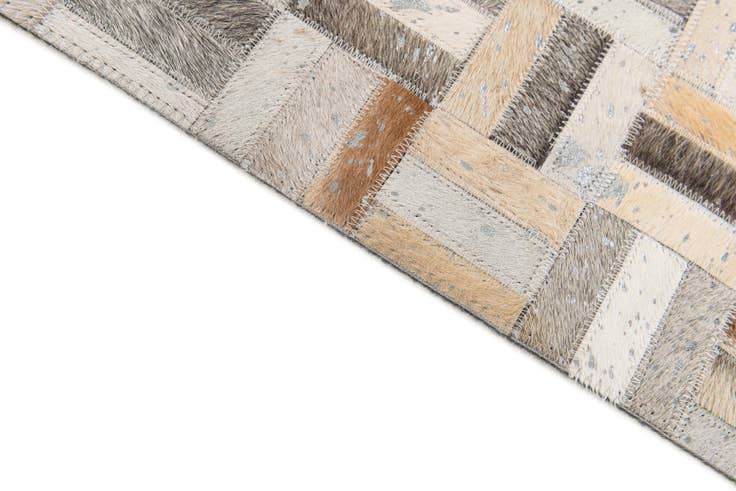 Detail image of 5' x 8' 1 Cowhide Stocks Rug