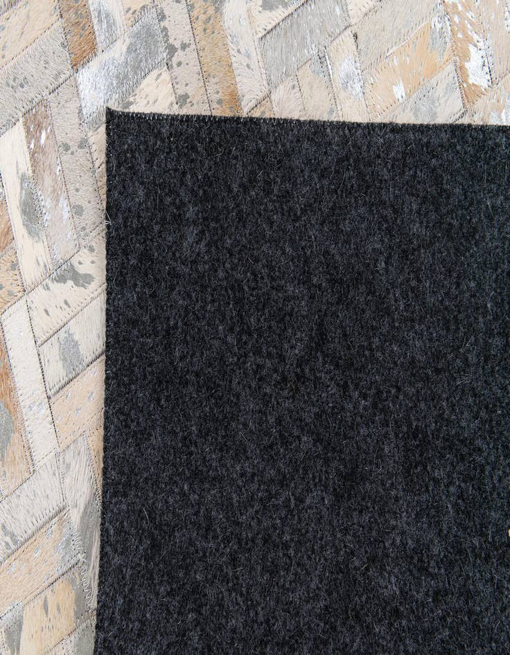 Detail image of 5' x 8' 1 Cowhide Stocks Rug