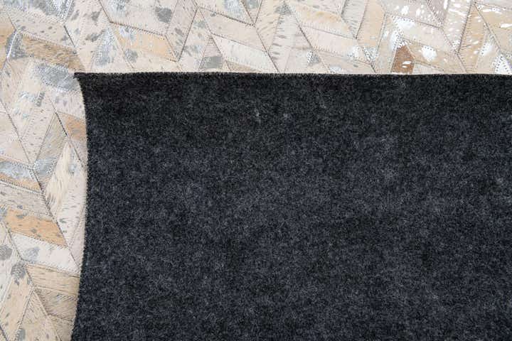 5' 1 x 8' Cowhide Stocks Rug
