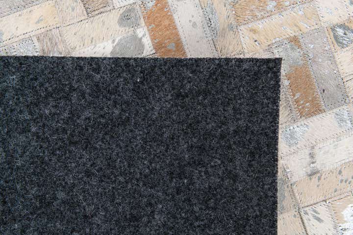 4' 11 x 8' Cowhide Stocks Rug