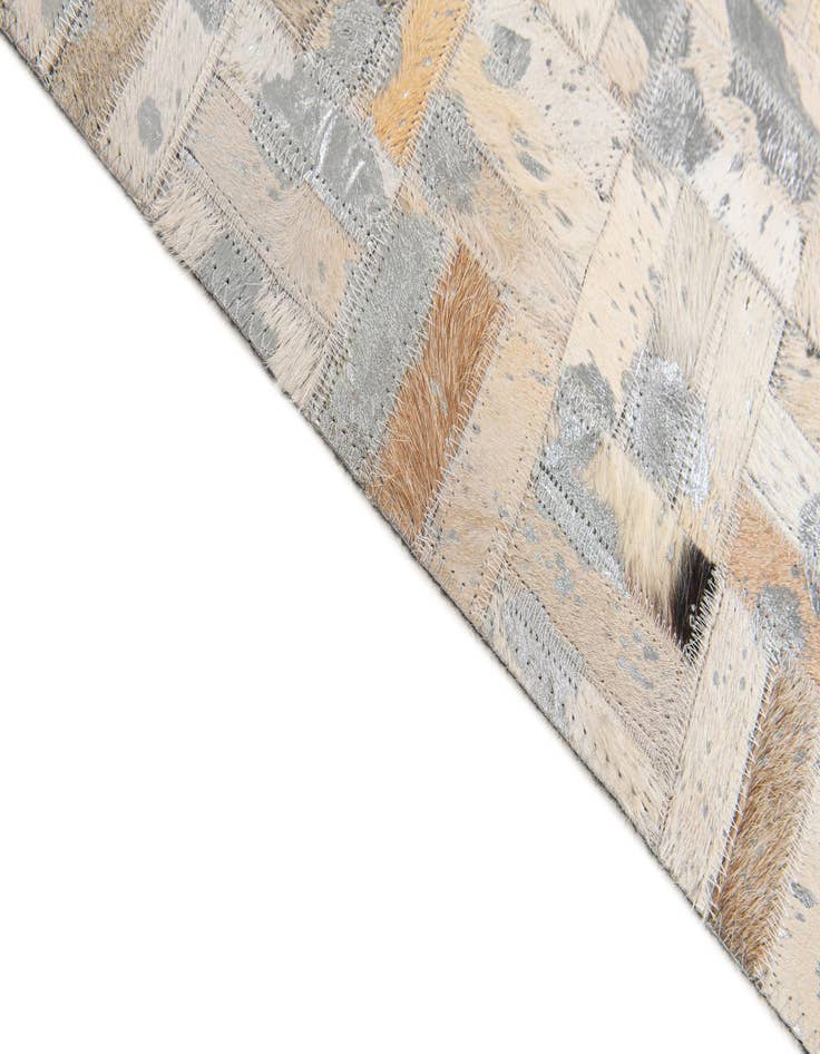 Detail image of 4' 11 x 8' Cowhide Stocks Rug