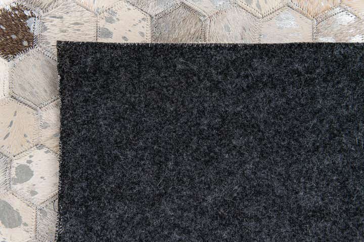 5' 1 x 8' Cowhide Stocks Rug