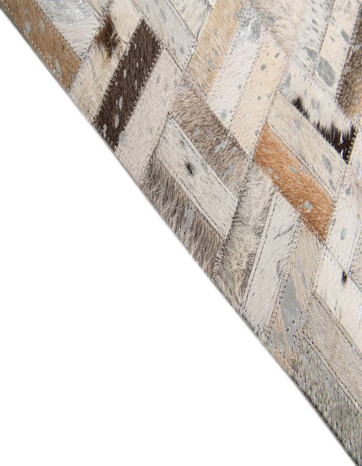 Detail image of 5' x 8' 1 Cowhide Stocks Rug