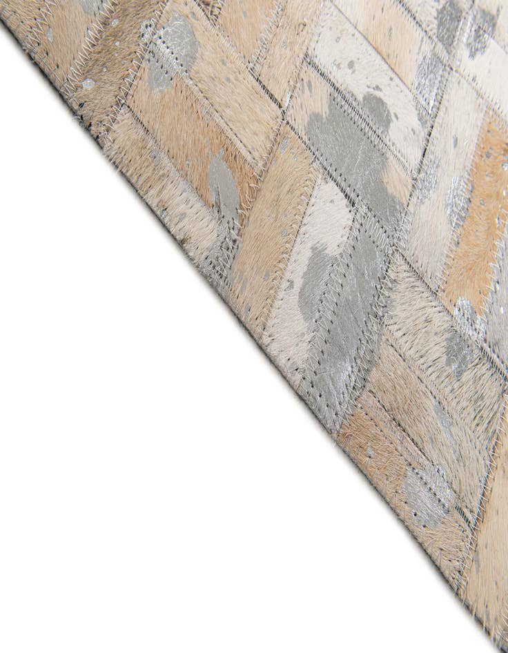 Detail image of 5' x 8' 1 Cowhide Stocks Rug