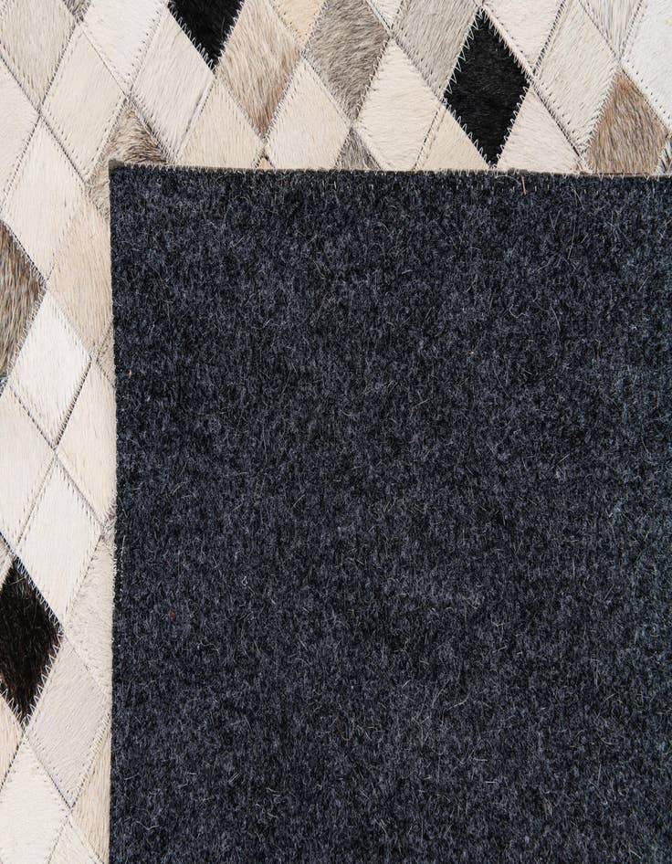 Detail image of 8' x 9' 10 Cowhide Stocks Rug