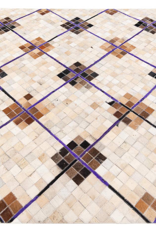 Detail image of 5' x 7' 11 Cowhide Stocks Rug