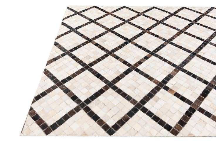 Detail image of 5' x 7' 10 Cowhide Stocks Rug