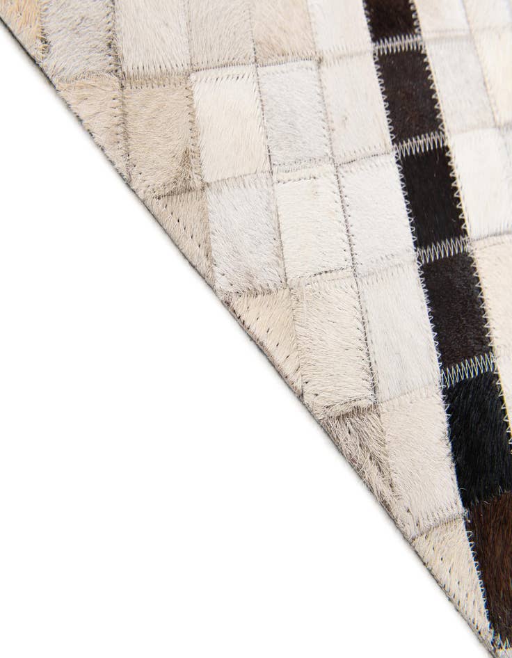 Detail image of 5' x 7' 10 Cowhide Stocks Rug