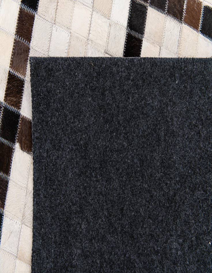 Detail image of 5' x 7' 10 Cowhide Stocks Rug
