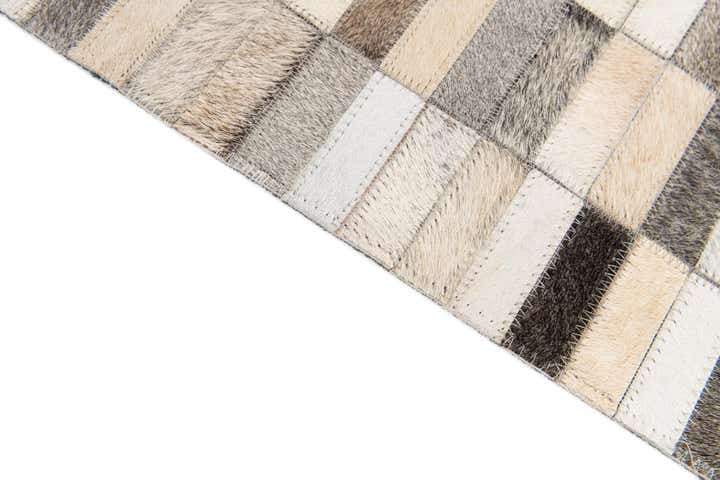 5' 1 x 8' Cowhide Stocks Rug