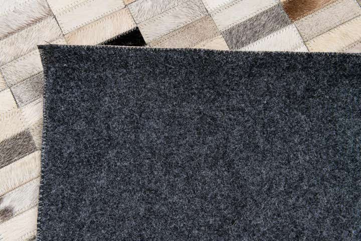 5' 1 x 8' Cowhide Stocks Rug