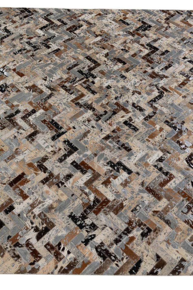 Detail image of 4' 10 x 7' 7 Cowhide Stocks Rug