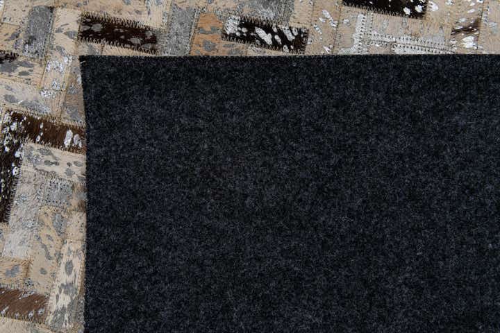 5' x 7' 7 Cowhide Stocks Rug