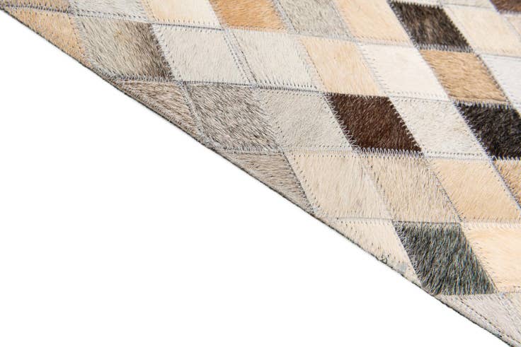 Detail image of 6' 7 x 9' 11 Cowhide Stocks Rug