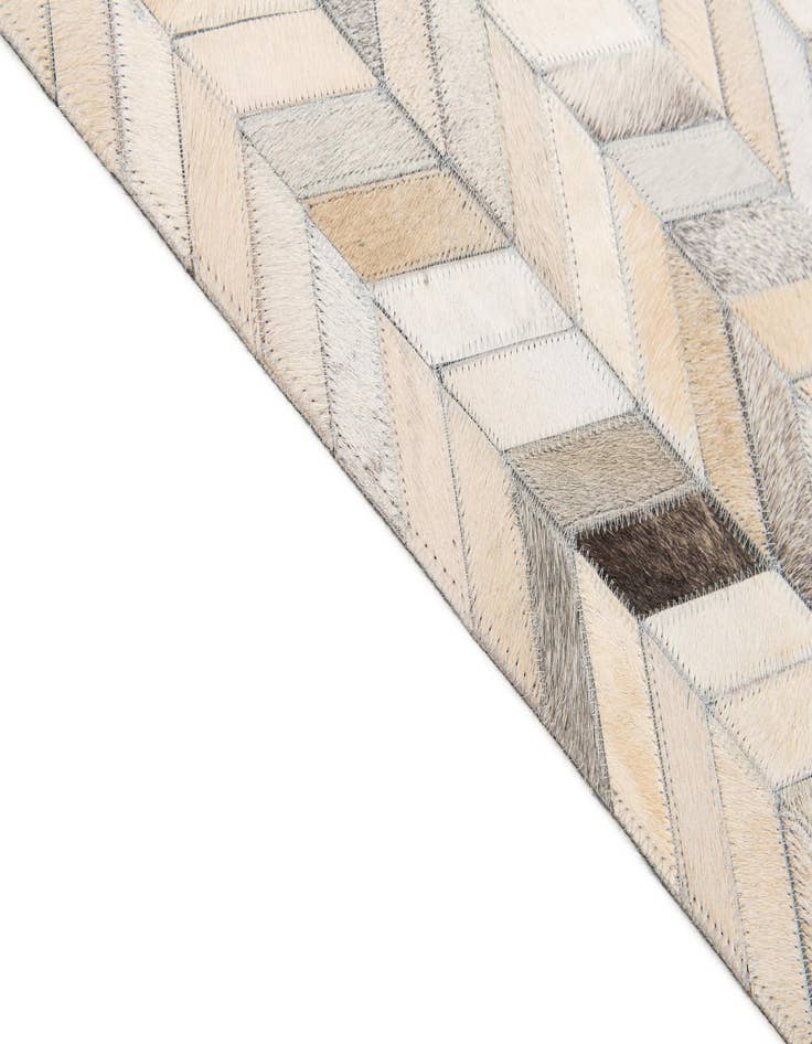 Detail image of 6' 8 x 9' 11 Cowhide Stocks Rug