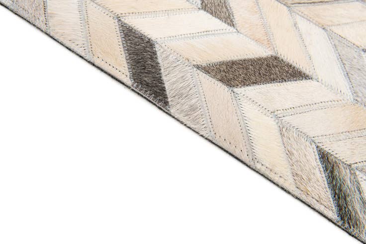 Detail image of 6' 7 x 9' 10 Cowhide Stocks Rug