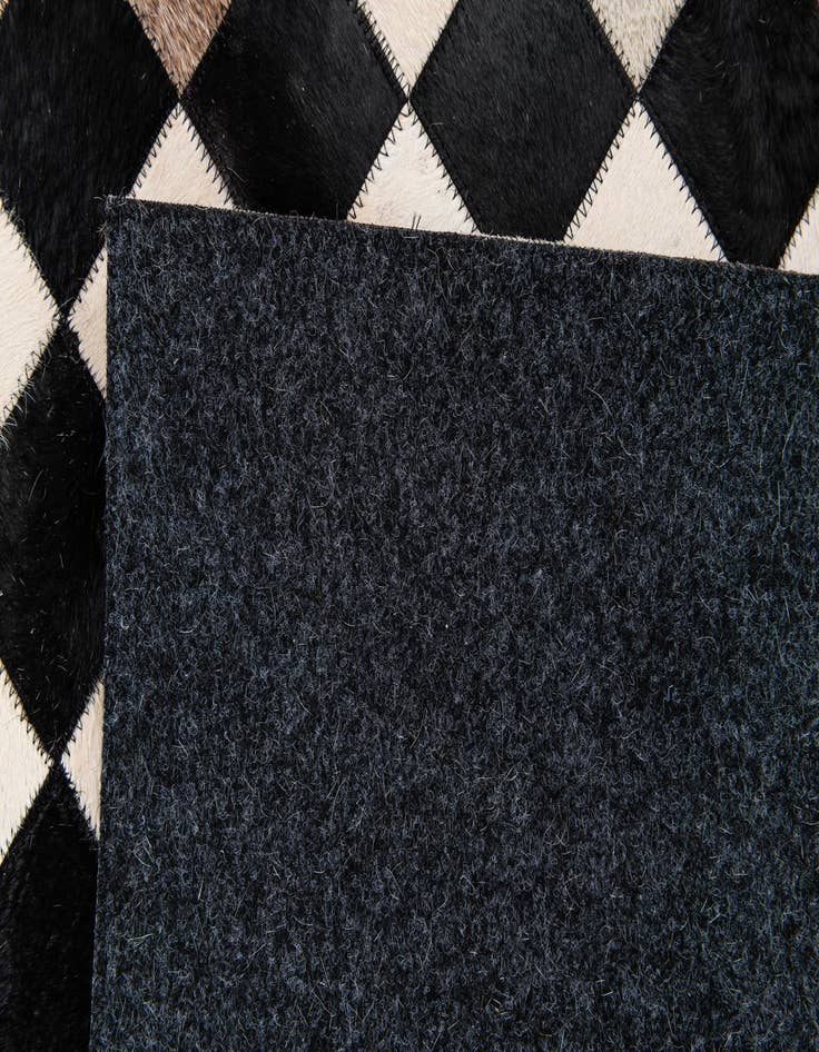 Detail image of 4' 9 x 6' 8 Cowhide Stocks Rug