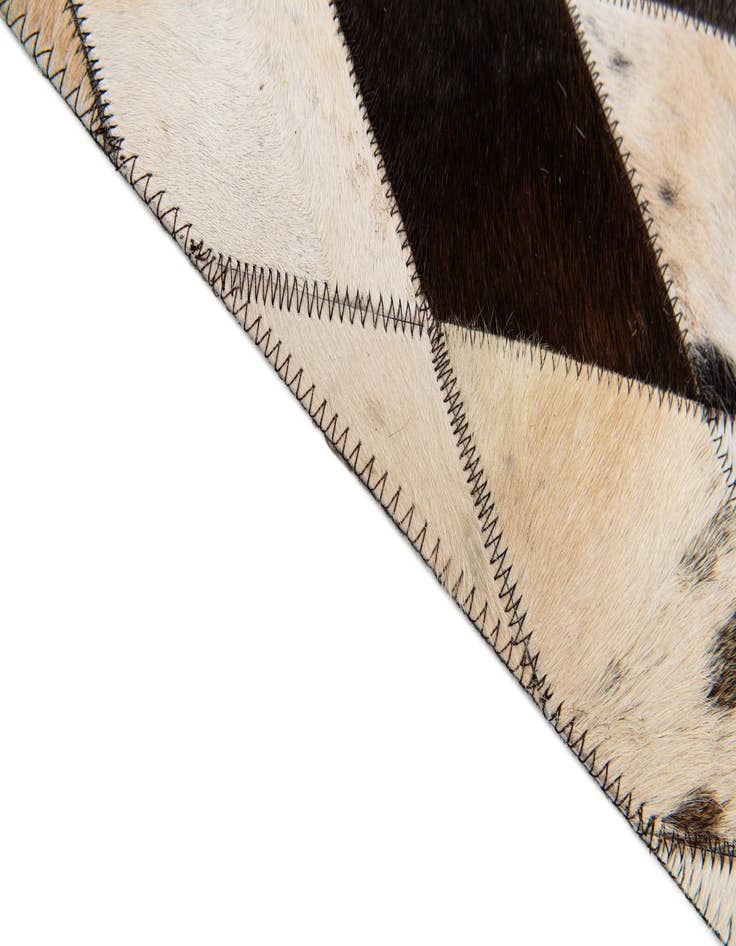 Detail image of 4' 8 x 6' 9 Cowhide Stocks Rug