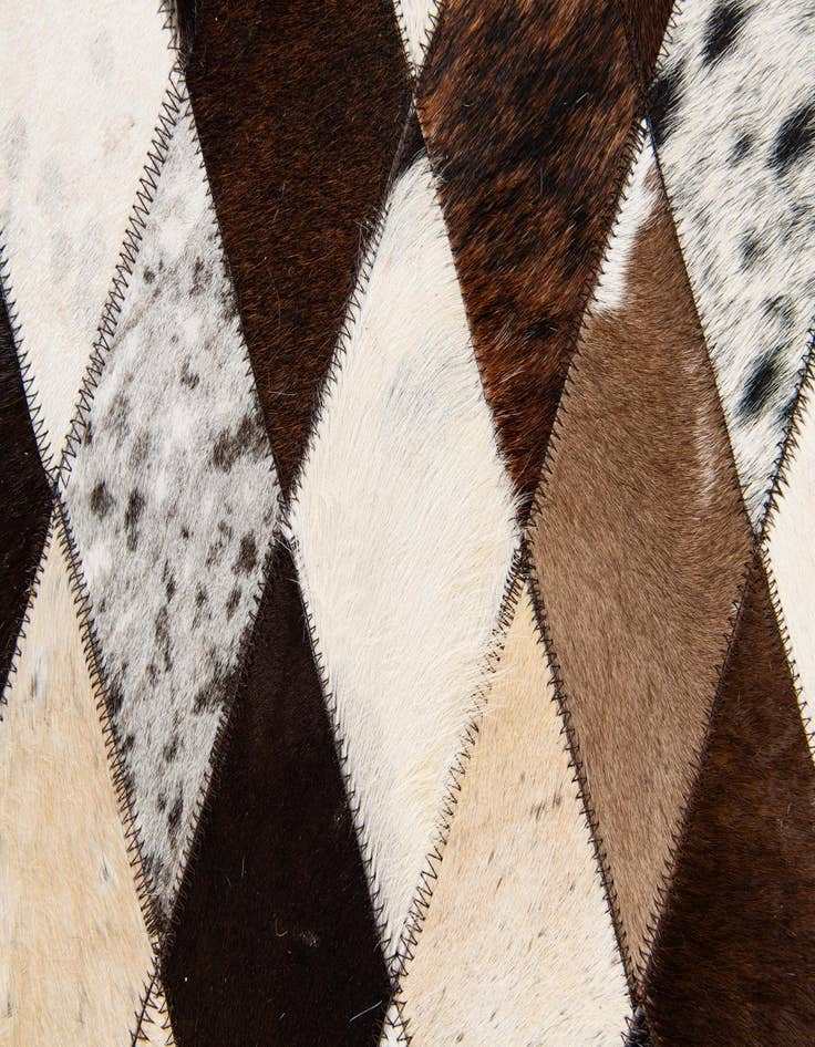Detail image of 4' 8 x 6' 9 Cowhide Stocks Rug