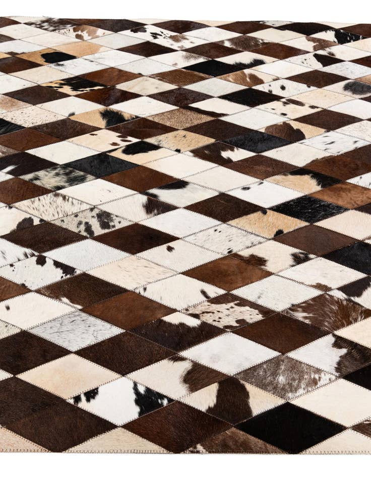 Detail image of 4' 8 x 6' 9 Cowhide Stocks Rug