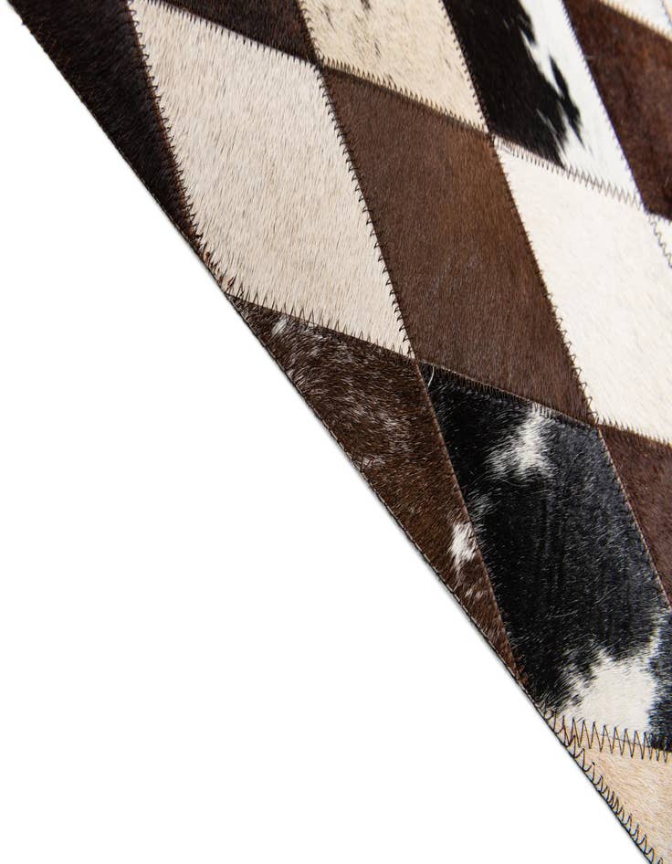 Detail image of 4' 8 x 6' 9 Cowhide Stocks Rug