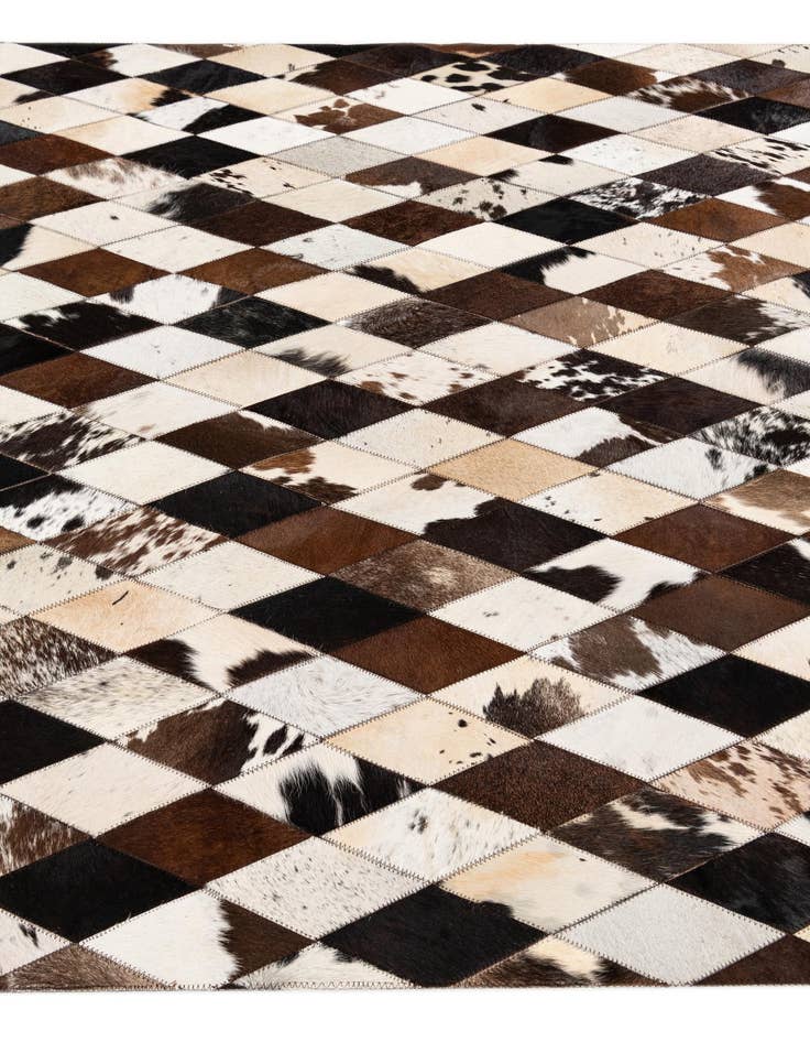 Detail image of 4' 8 x 6' 9 Cowhide Stocks Rug