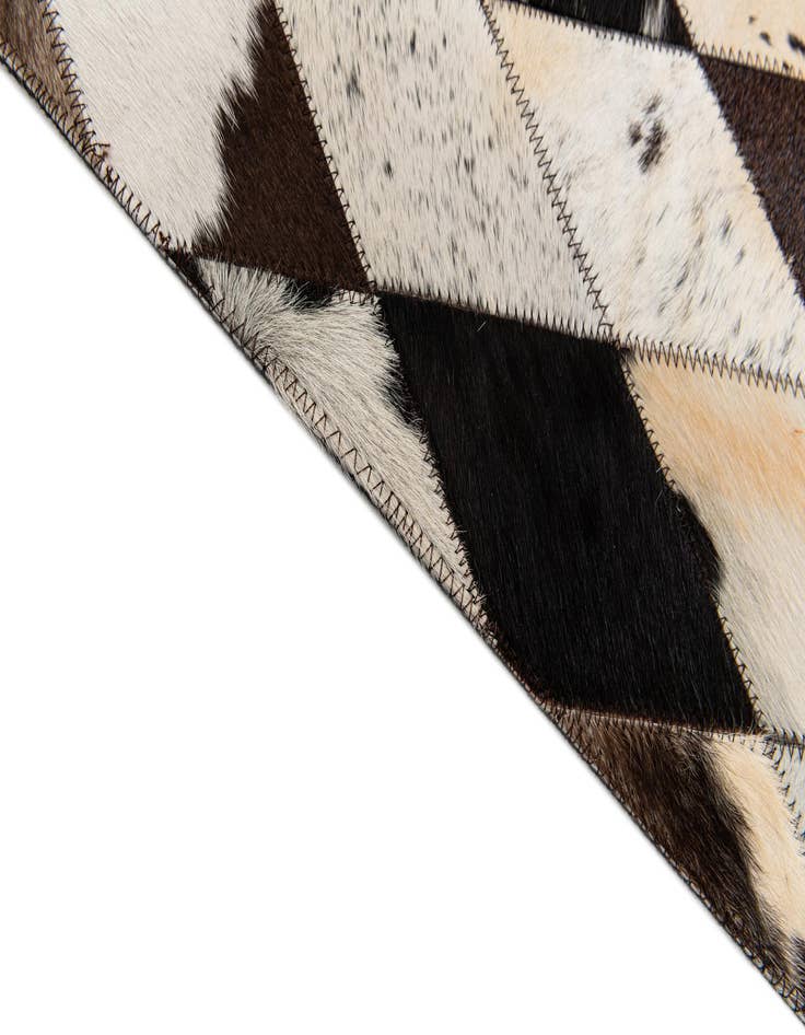 Detail image of 4' 8 x 6' 9 Cowhide Stocks Rug