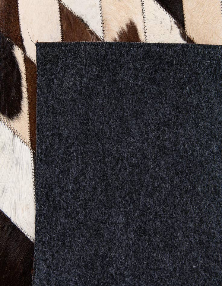 Detail image of 4' 8 x 6' 9 Cowhide Stocks Rug