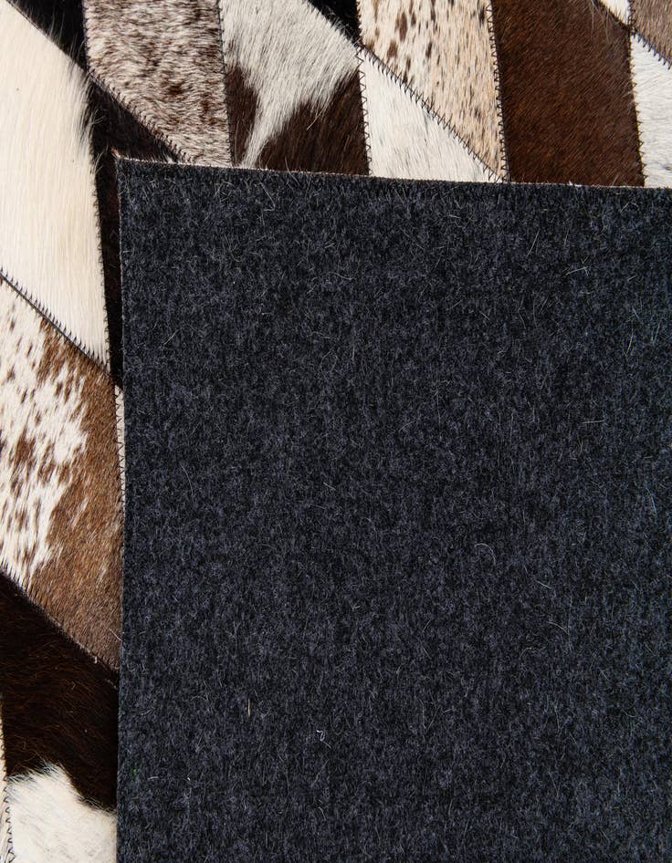 Detail image of 4' 8 x 6' 9 Cowhide Stocks Rug