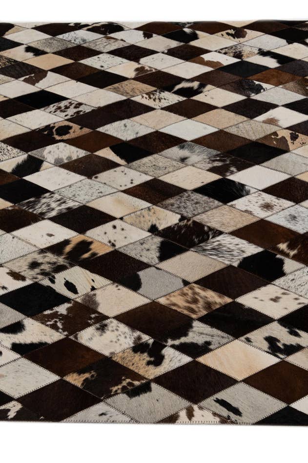 Detail image of 4' 9 x 6' 9 Cowhide Stocks Rug