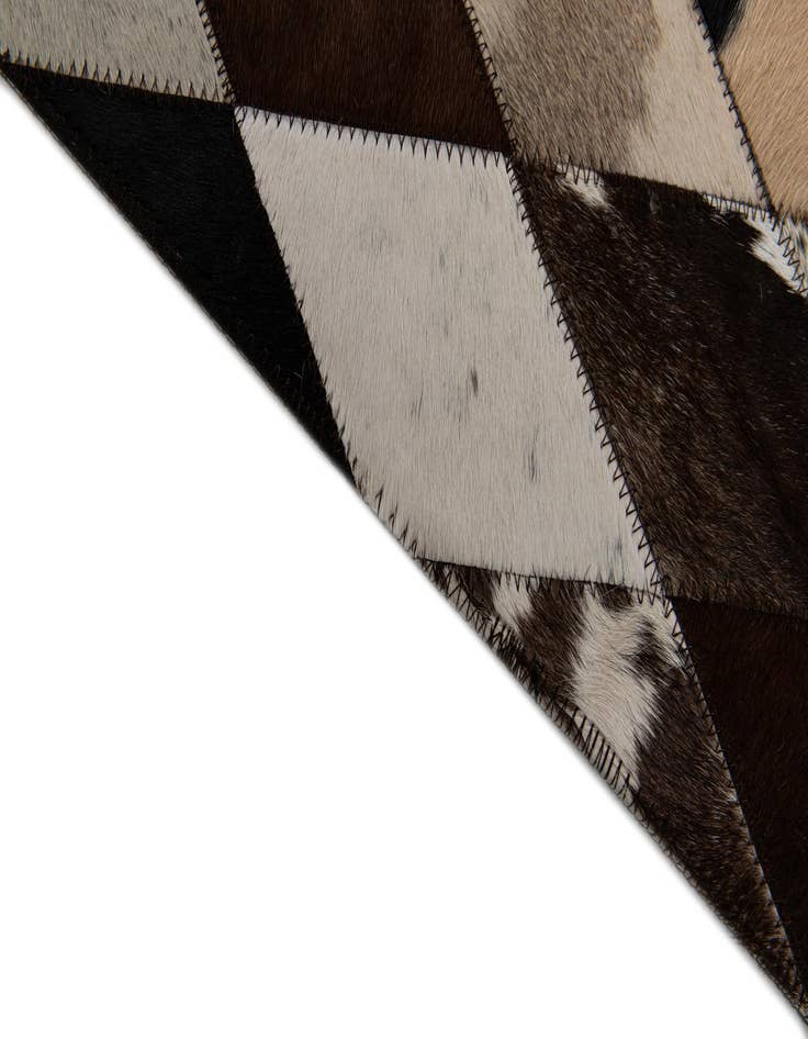 Detail image of 4' 9 x 6' 9 Cowhide Stocks Rug