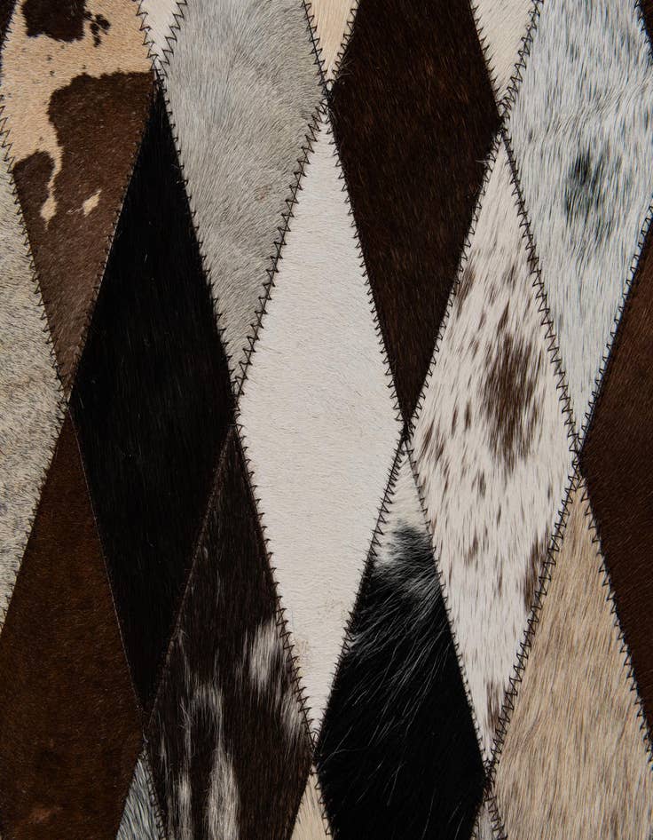 Detail image of 4' 9 x 6' 9 Cowhide Stocks Rug